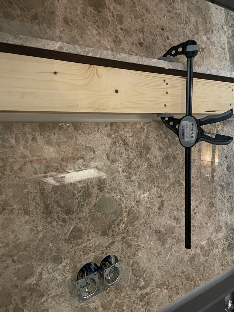 realisatie van keukenproject OH15. Installatie van gehele keuken, maatwerk en IKEA metod