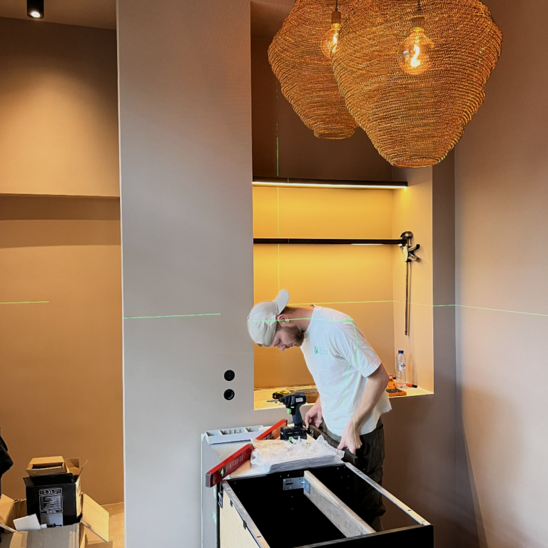ontwerp en installatie keuken met notenhout